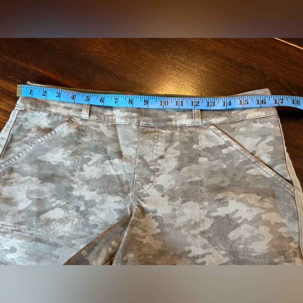 SPANX Stretch Twill Short Women’s Size L Stone Wash Camo 5” Inseam Beach Summer - Picture 11 of 13